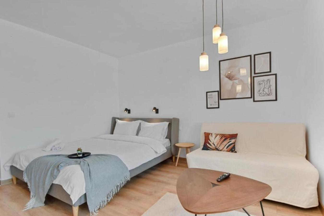 Serene Retreat - Beautifully Designed Studio บูคาเรสต์ ภายนอก รูปภาพ