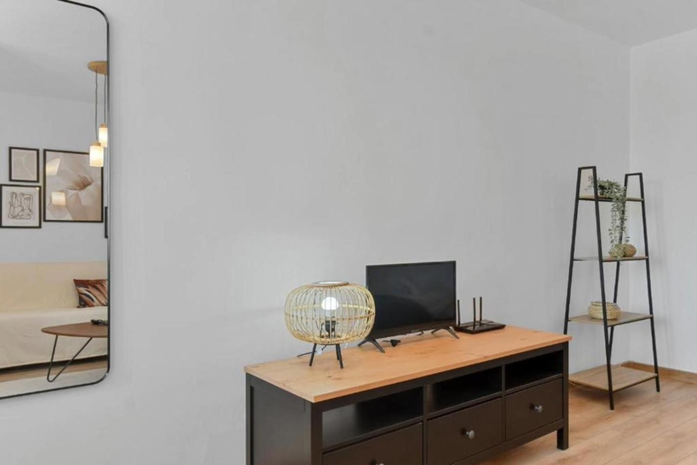 Serene Retreat - Beautifully Designed Studio บูคาเรสต์ ภายนอก รูปภาพ
