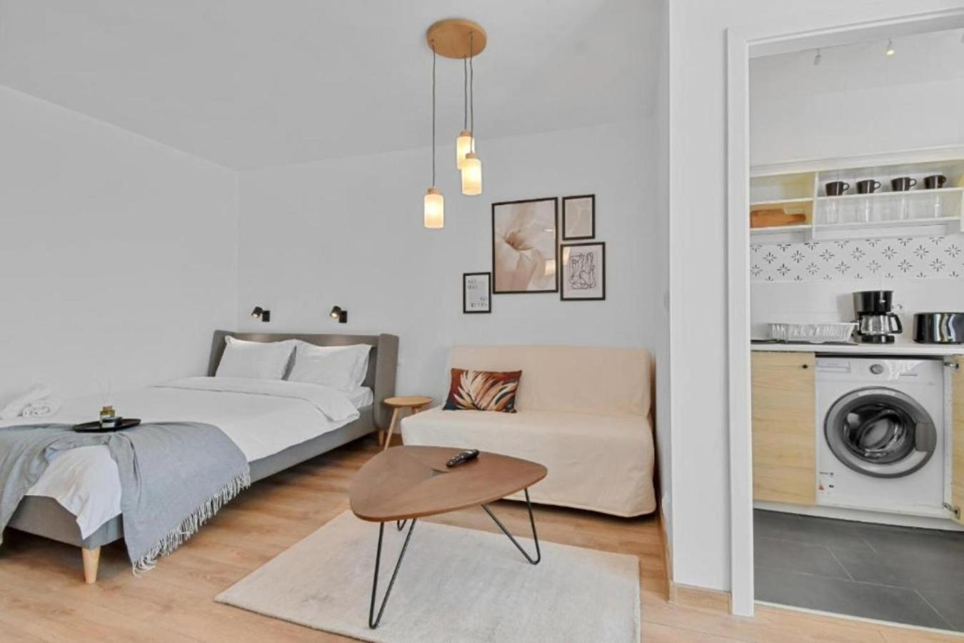 Serene Retreat - Beautifully Designed Studio บูคาเรสต์ ภายนอก รูปภาพ
